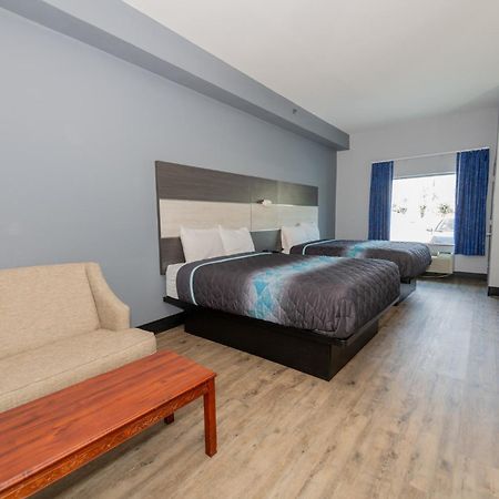 Jamestown Inn & Suites Ривердейл Экстерьер фото