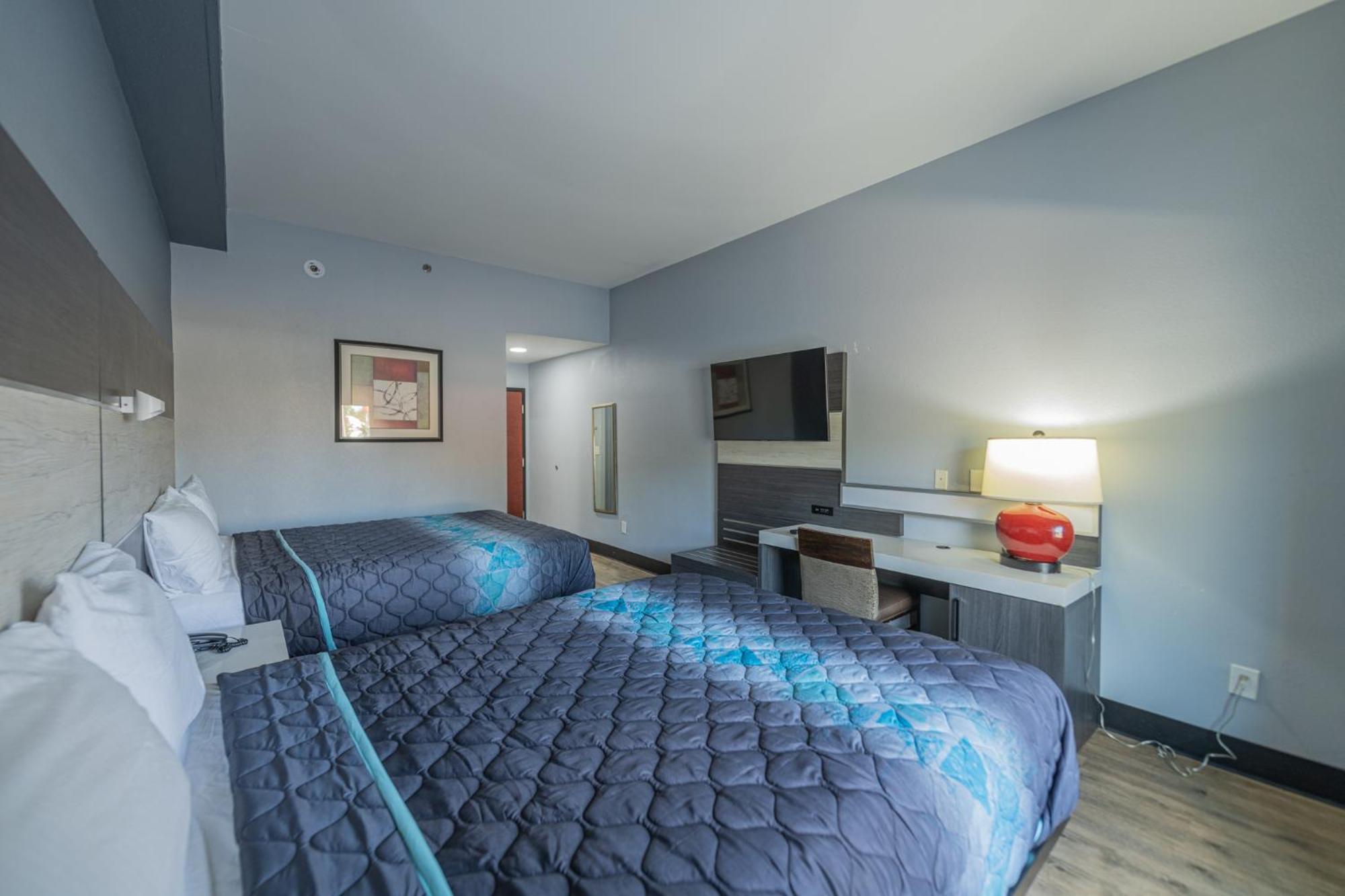 Jamestown Inn & Suites Ривердейл Экстерьер фото