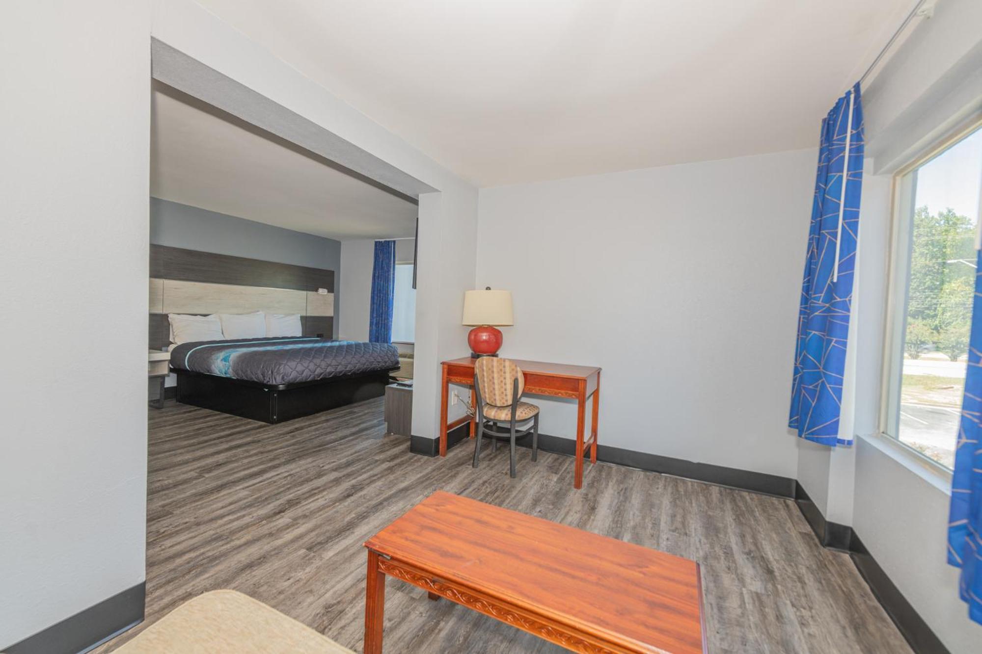 Jamestown Inn & Suites Ривердейл Экстерьер фото